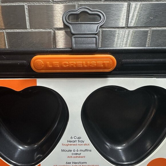 Le Creuset Heart Cupcake Muffin Bake Tray Pan 6 Cup Toughened Non Stick Cakelet - Picture 3 of 8